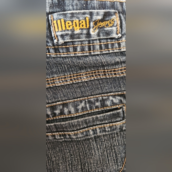 Illegal Jeans Blue Denim Capris 2 Button Closure High Rise Women Sz 18 - Picture 5 of 11